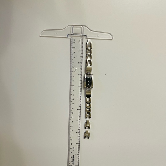 Guess Women’s Watch - Picture 8 of 9